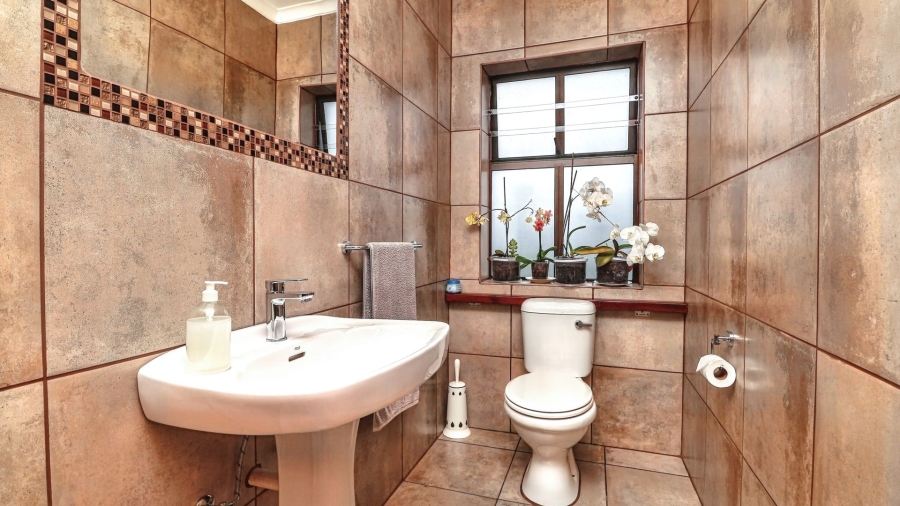 Commercial Property for Sale in Rondevlei Western Cape